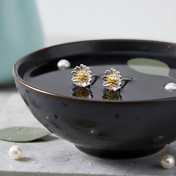 🆕️ Solid S925 Sterling Silver Daisy Delights Dainty Minimalist Stud Earrings - Picture 11 of 16